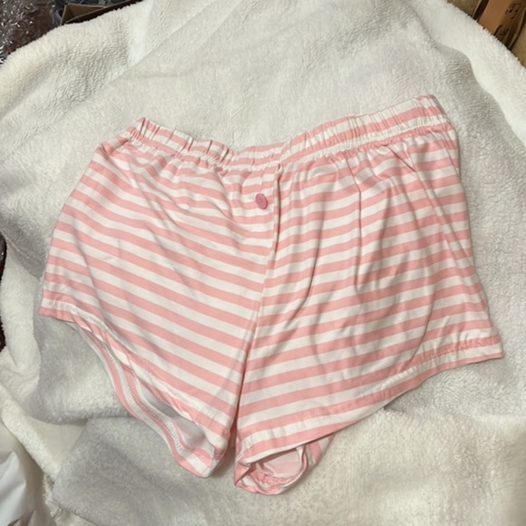 Bundle of 4 pajama bottoms. Size medium. 1 Top. Total of 5 - Picture 13 of 15